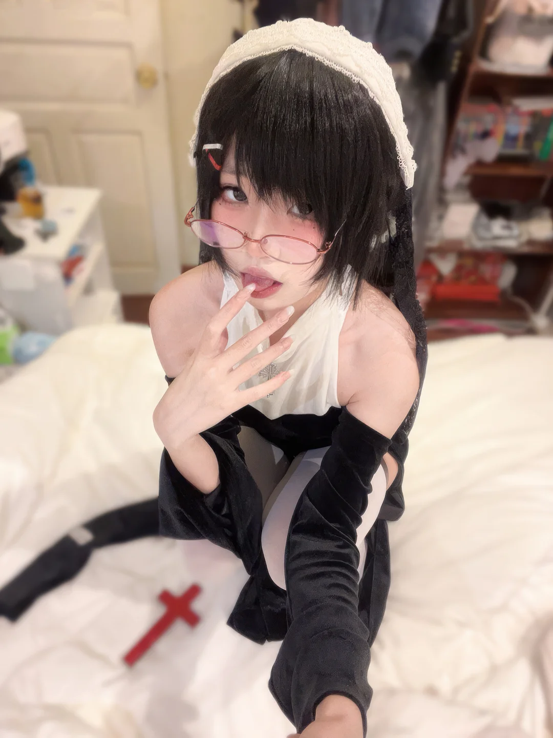 清水凪 - No.021 修女的祷告 [18P,1V-118MB]